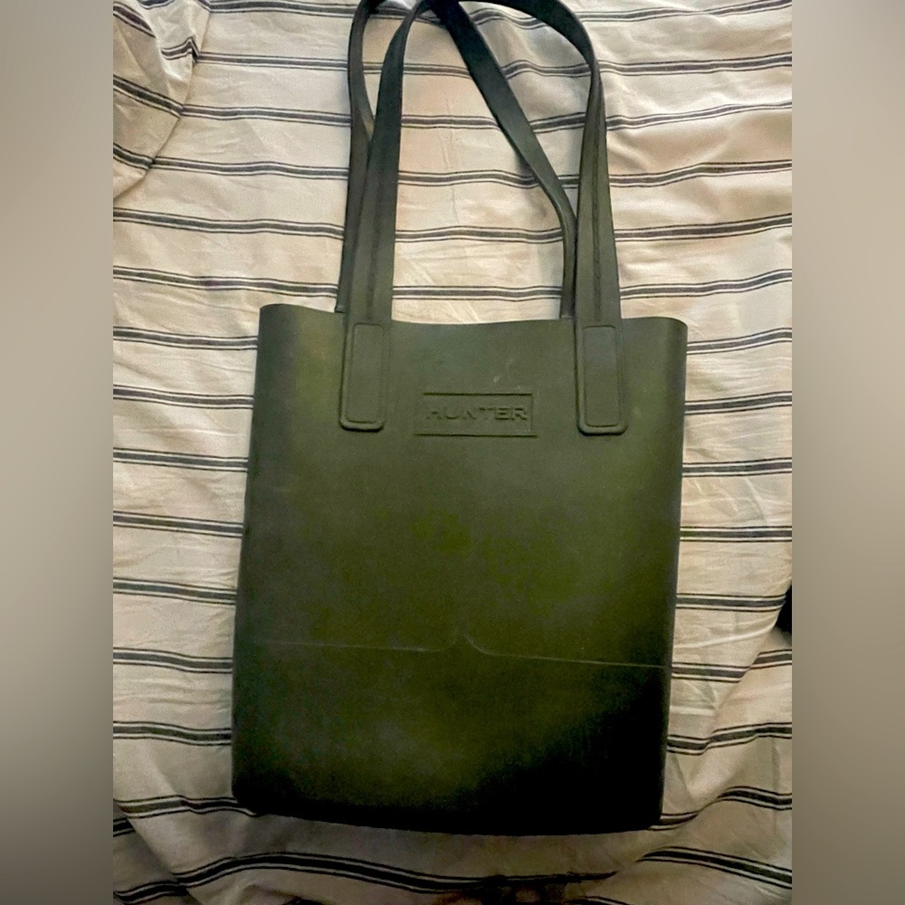 Hunter rubber tote